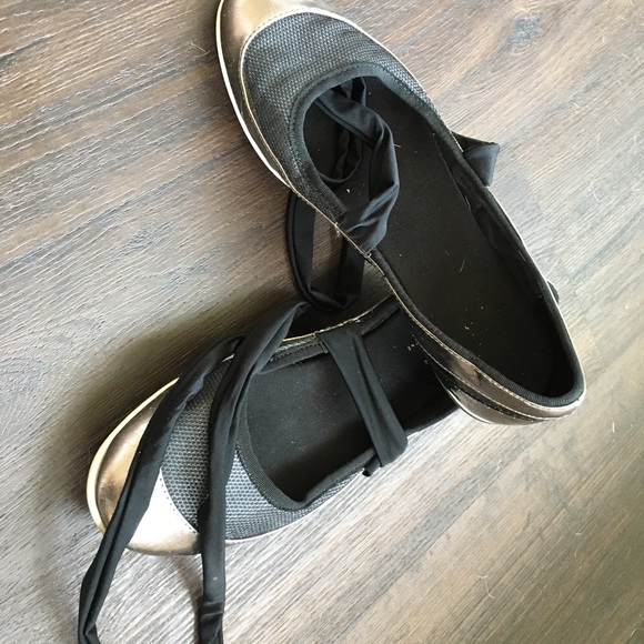 Simply Vera Lace Up Ballet Flats - Picture 4 of 4